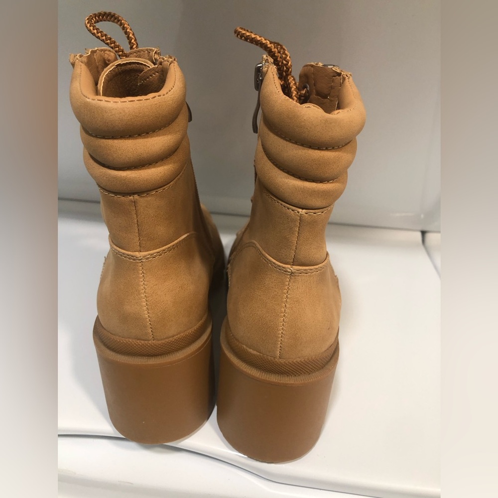 Women’s Lace-Up Chunky Heel Boots in Tan - Picture 2 of 7